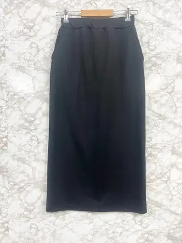 CHAN ME 새상품급 블랙 타이트 스커트