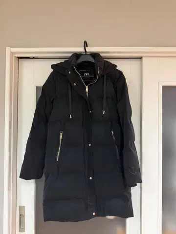 ZARA 블랙 후드 부착 다운 자켓