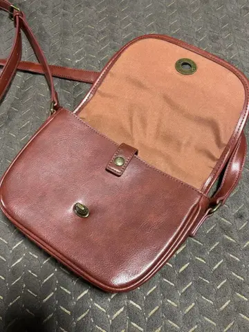 레이지블루 숄더백 플랩식