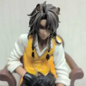 트위스티드 원더랜드 트위스테 피규어 레오나 킹스칼라