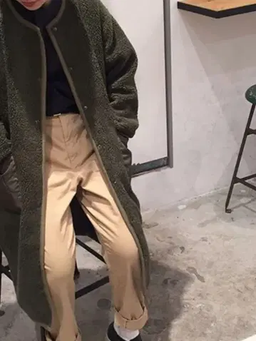 PAR ICI 보아 퀼팅 노카라 코트 카키