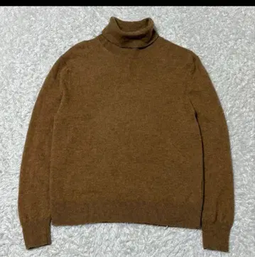 새상품급 UNIQLO 터틀넥 스웨터 캐시미어 100 브라운 M
