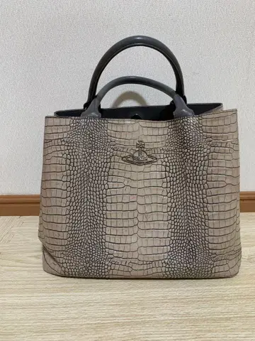 크로커다일풍 토트백 베이지
