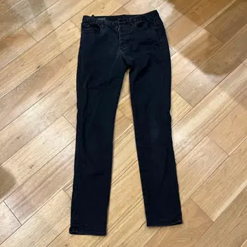 엠포리오 아르마니 로고 스트레이트 데님 블랙 28