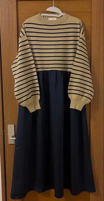 스튜디오 클립 보틀넥 도킹 니트 원피스 베이지 보더