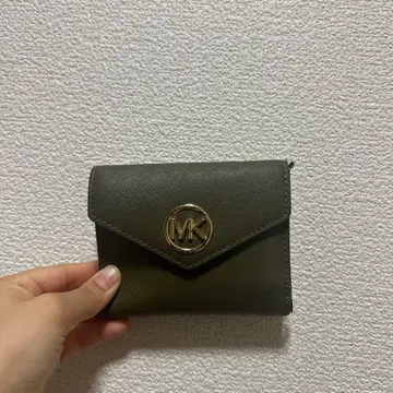 MK 올리브 그린 이단 접이식 지갑