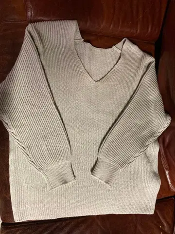 MUSE 뮤즈 Deuxieme Classe MALU V넥 니트