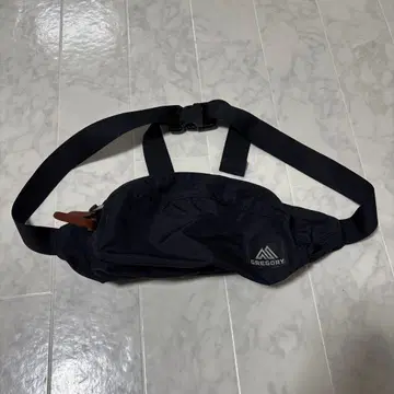 GREGORY 바디백 블랙