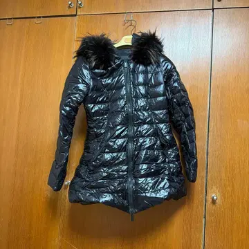 블랙 퍼 포함 다운 자켓