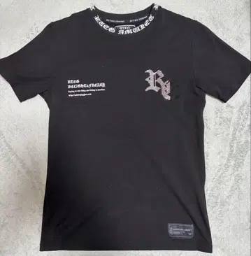 아담스 저글러 블랙 티셔츠