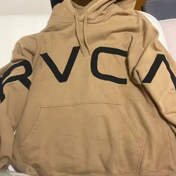 RVCA 베이지 프론트 로고 후드티