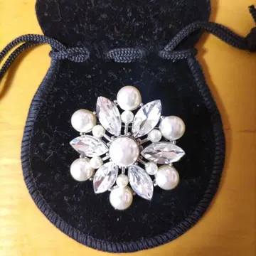 꽃 모양 크리스탈 펄 브로치