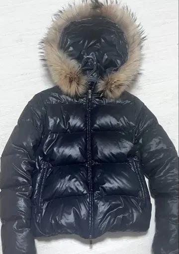 DUVETICA 블랙 다운 자켓 38