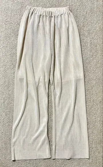 플리츠 팬츠 화이트 메탈릭 as know as pinky