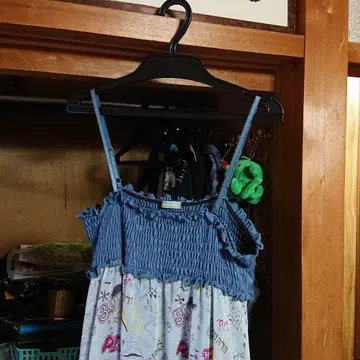 슬리브리스 원피스 파랑 그레이 프린트 패턴