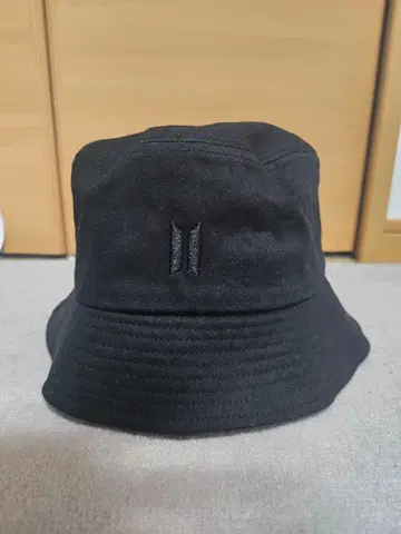 BTS 버킷햇 블랙 보라색 안쪽 로고 포함