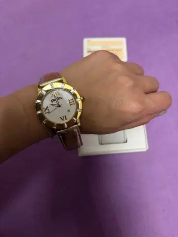 폴리폴리 골드 가죽 벨트 시계 작동품