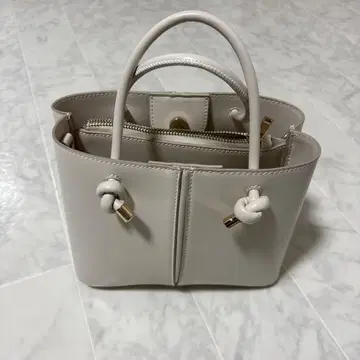 ZARA 화이트 핸드백