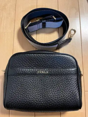 FURLA 블랙 가죽 숄더백