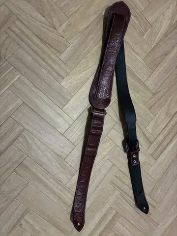 가죽제 다크 레드 기타 스트랩