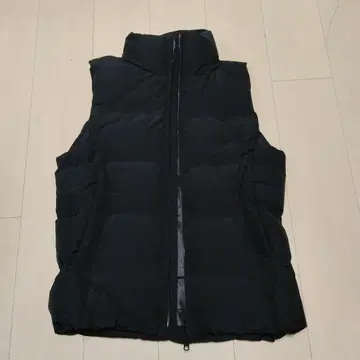 블랙 다운 베스트 슬리브리스