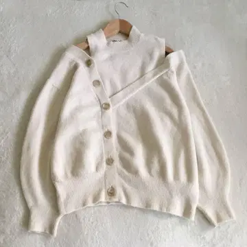 스나이델 오픈 숄더 버튼 니트 풀오버 FREE