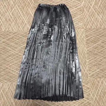 [ 미사용 새상품 ] 어반 리서치 플리츠 롱 스커트