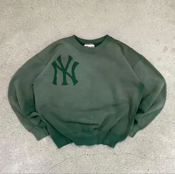 90s Hanes NY 로고 짧은 기장 선페이드 박스 맨투맨