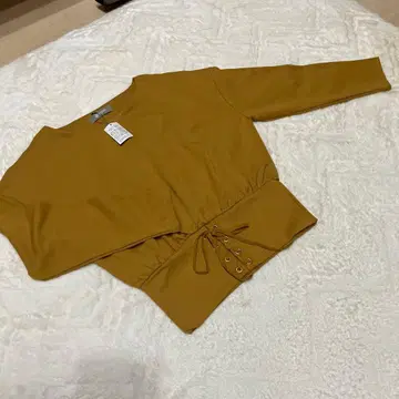 택 포함 새상품 나노 유니버스 허리 절개 티셔츠 머스타드