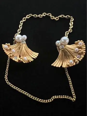 브로치 부채꼴 모양 브로치