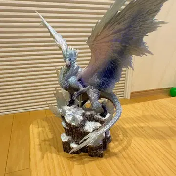 몬스터 헌터 이벨카나 피규어