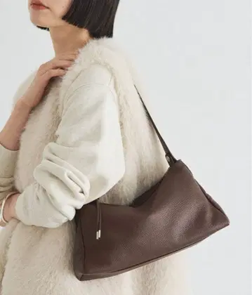 러셋 이번 시즌 가죽 2WAY 숄더백