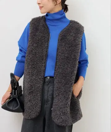 레리움 2025 AW 시프 인조 모피 지퍼 베스트 그레이