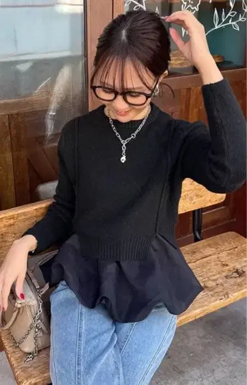 숏 기장 벌룬 캐미 니트 블랙/fosie 같은 형태