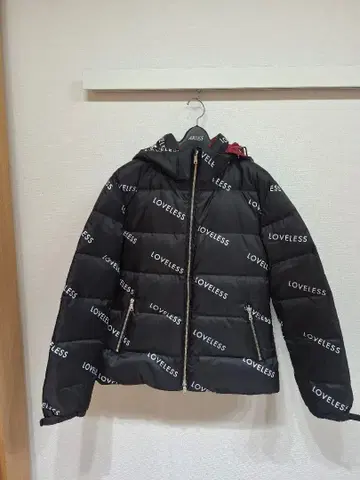 LOVELESS 블랙 다운 자켓