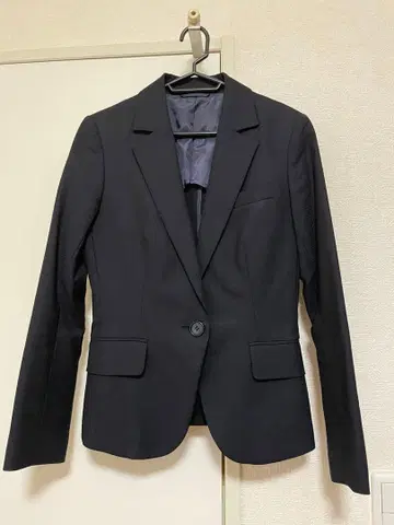 네이비 싱글 버튼 테일러드 자켓, 스커트