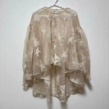 Acka 에이씨케이 에이 시어 오버 블라우스 플라워 베이지