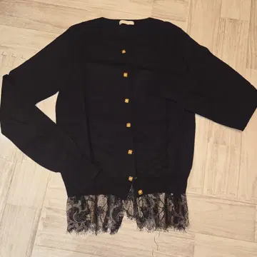 블랙 레이스 밑단 포함 가디건