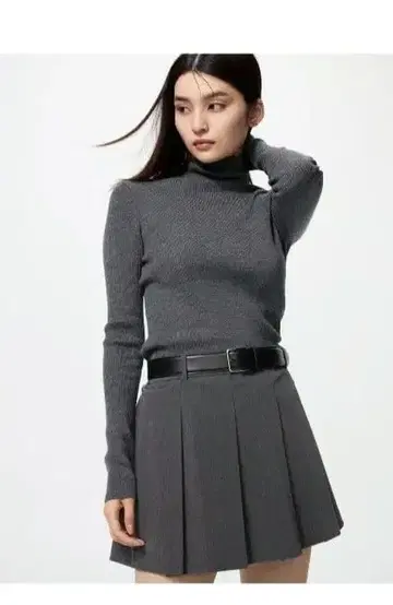 [ 미사용 새상품 ] UNIQLO 메리노 리브 터틀넥 스웨터