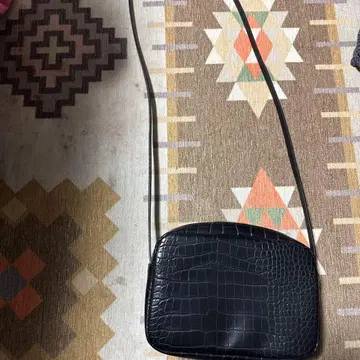 크로커다일풍 블랙 숄더백