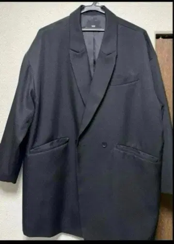 HARE 블랙 체스터 코트