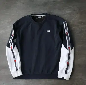 10655 뉴발란스 절개 슬리브 로고 맨투맨