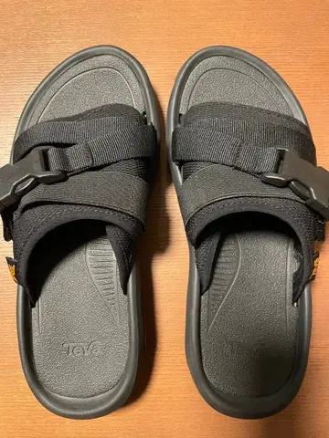 Teva 샌들