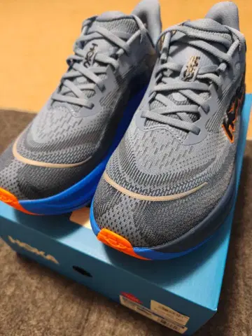 HOKA ONE ONE M SKYFLOW WIDE 9.5E