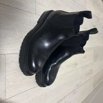 ZARA 블랙 가죽 사이드 고어 부츠