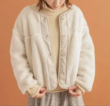 어반 리서치 서니 라벨 아이보리 플리스 자켓