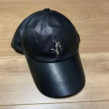 LIBERE 블랙 가죽 캡 합성 피혁