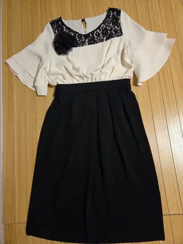 레이스 장식의 무릎 기장 원피스 결혼식, 파티에도