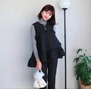 bibiy ( 비비 ) MARGARET TOP 상의