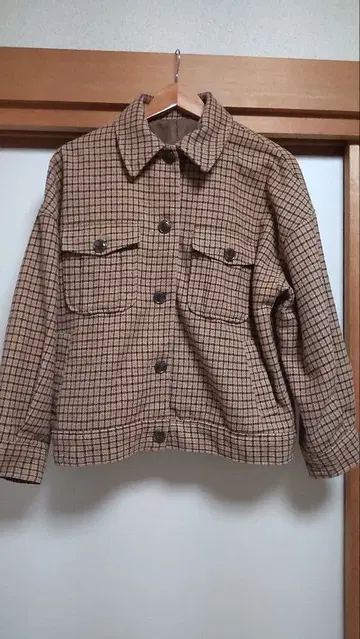 브라운 체크 무늬 숏코트